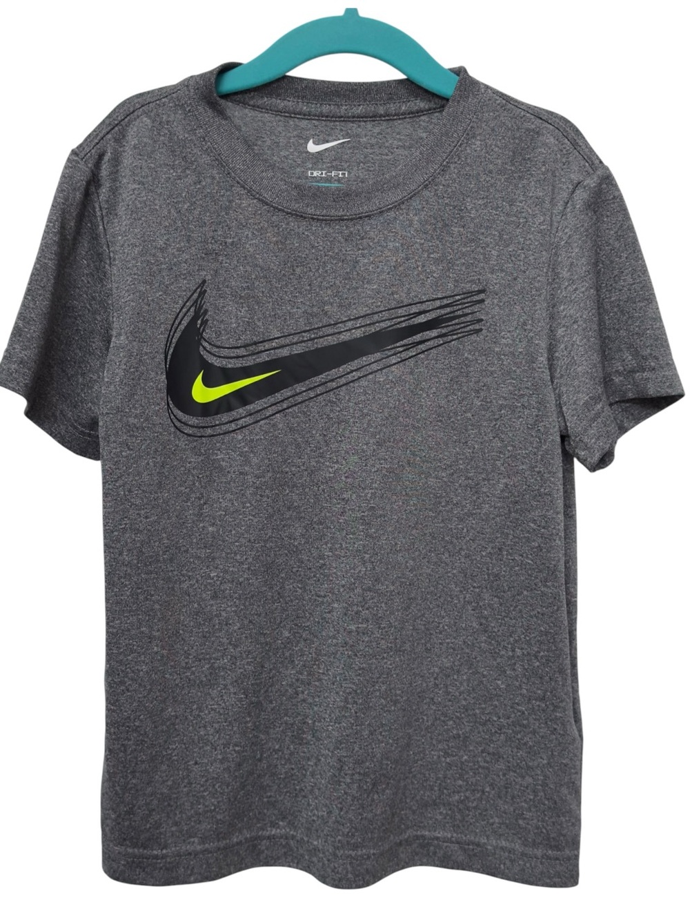 Nike Kids Boys Dri-FIT Graphic Gray Swoosh Lightweight Tee Shirt. 7. 6-7.